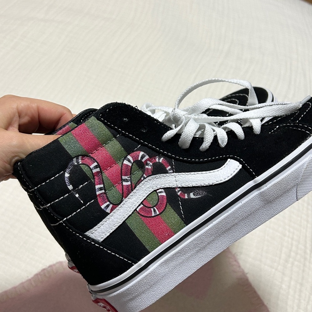 Customized vans - Picture 2 of 3